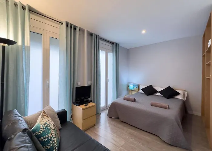 Ferienwohnung Fuer 2 Personen Ca 38 Qm In Barcelona-Gracia, Costa Brava Costa Del Maresme