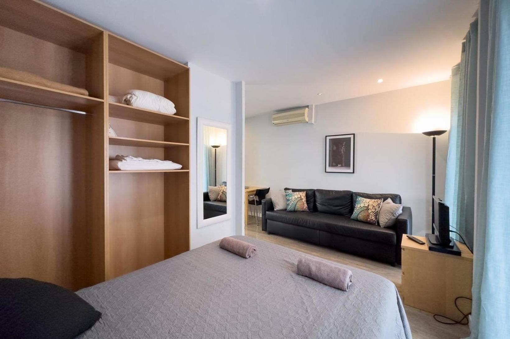 Apartment Fuer 2 Personen Ca 38 Qm In Barcelona-gracia, Costa Brava Costa Del Maresme